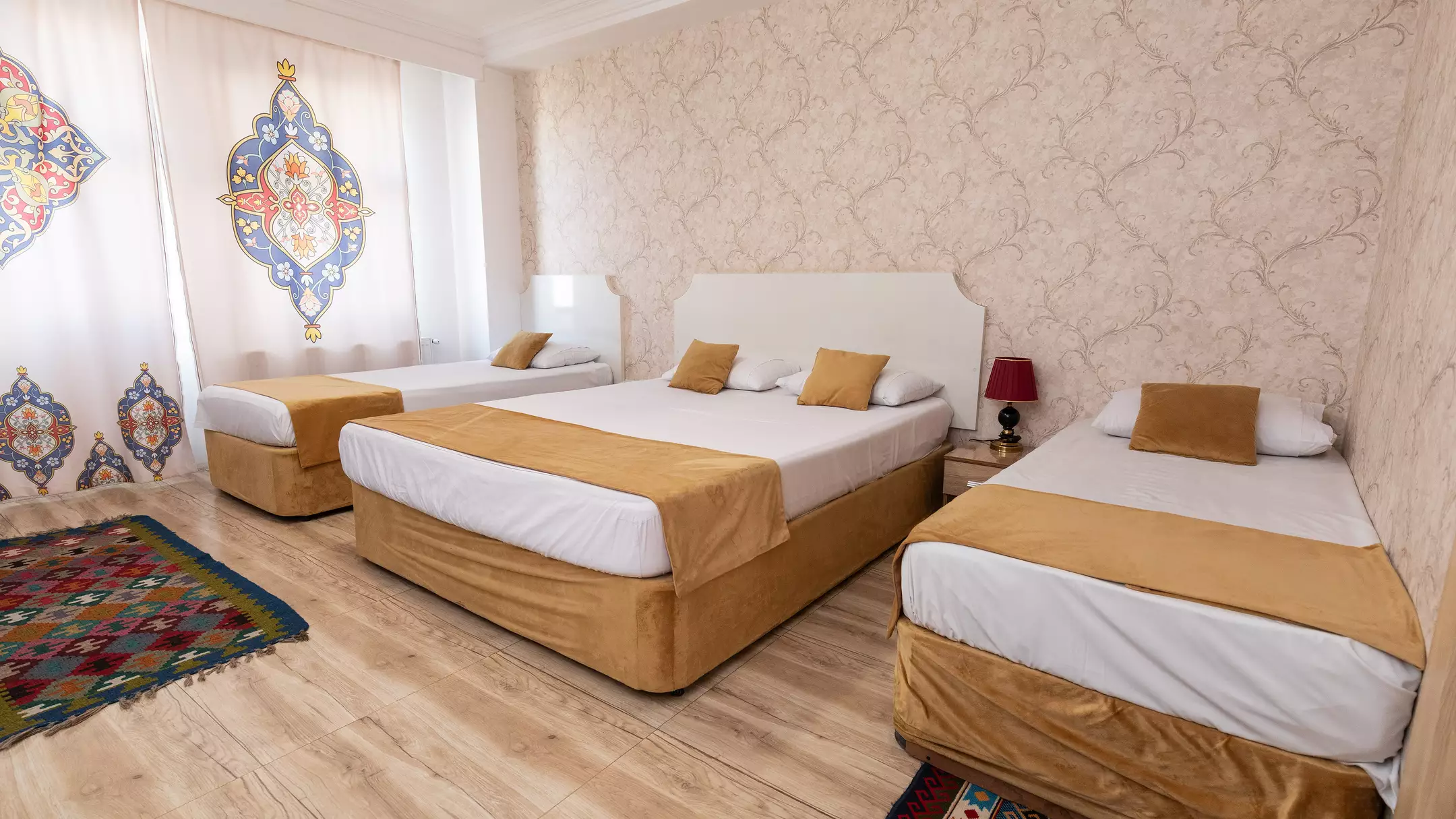 Alibaba https://cdn.alibaba.ir/ostorage/hotel-accommodation-images/6743152c10d0d5745be3cf20_هتل ایده آل - اتاق چهارتخته دبل سینگل (1).webp